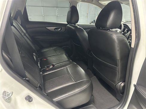 Used 2016 Nissan Rogue SV AWD/4WD image 12