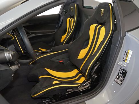 Used 2022 Ferrari 812 GTS RWD image 12