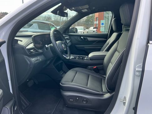 Used 2025 Buick Enclave Preferred image 13