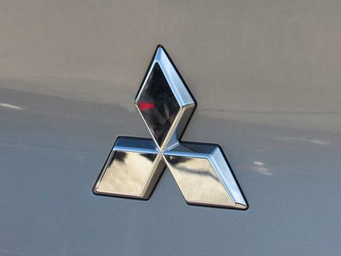 Used 2023 Mitsubishi Outlander SE FWD image 14
