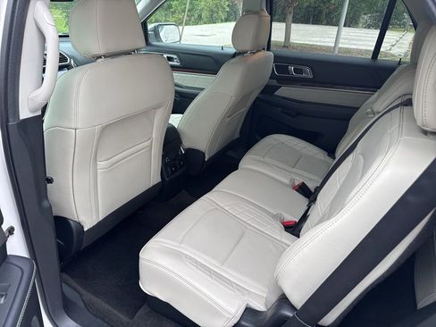 Used 2017 Ford Explorer Platinum image 11