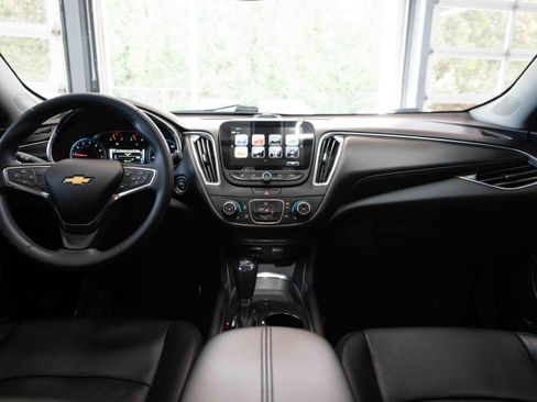 Used 2018 Chevrolet Malibu LT w/ Leather Package FWD image 20
