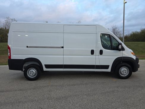 New 2026 RAM ProMaster 2500 w/ Convenience Group image 4