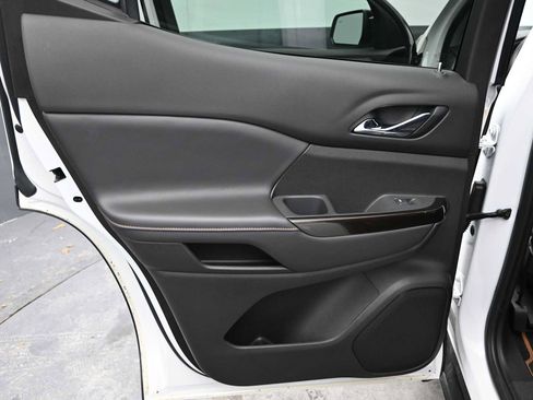 Used 2021 GMC Acadia AT4 image 17