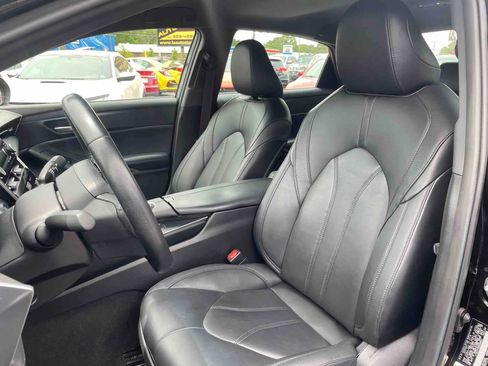 Used 2019 Toyota Avalon XLE image 12