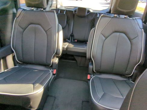 New 2026 Chrysler Pacifica Limited w/ S Appearance Package AWD/4WD image 19