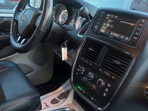 Used 2020 Dodge Grand Caravan SXT image 8