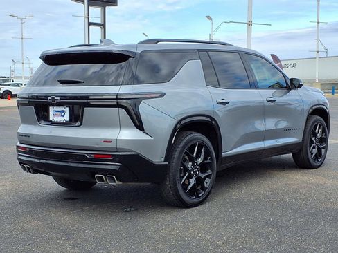 Used 2024 Chevrolet Traverse RS image 25