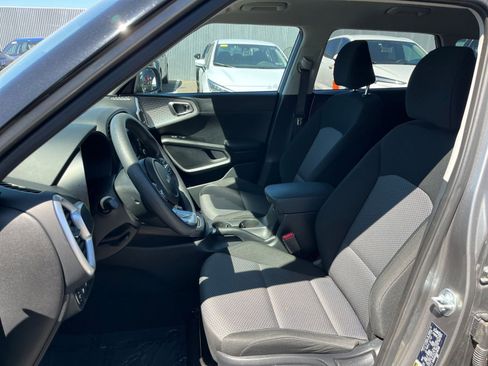 Used 2025 Kia Soul LX w/ LX Technology Package image 34