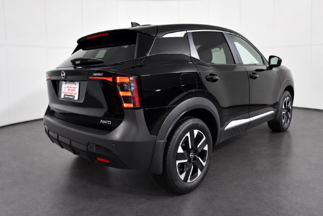 Certified 2025 Nissan Kicks SV AWD/4WD image 4