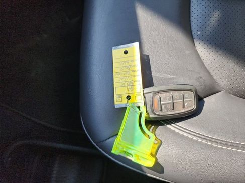 Used 2025 Chrysler Pacifica Select image 31