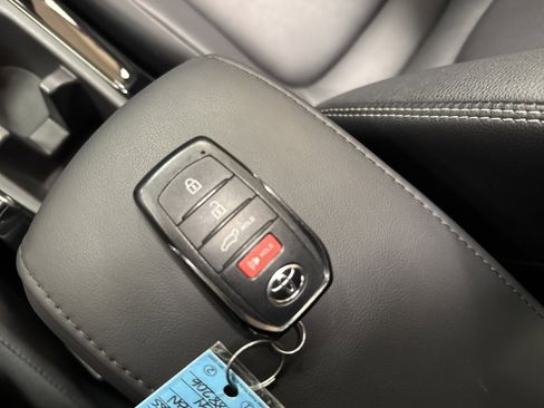 Used 2024 Toyota Corolla Cross XLE w/ Convenience Package image 35