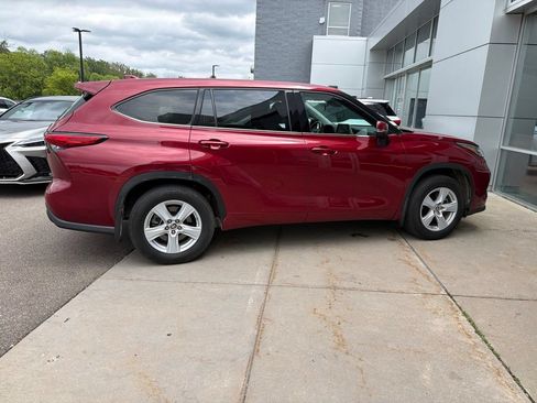 Used 2020 Toyota Highlander LE AWD/4WD image 13
