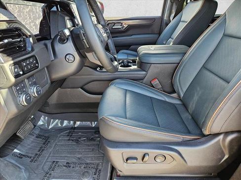 Used 2025 GMC Yukon AT4 AWD/4WD image 16