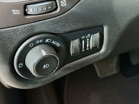 Used 2021 Jeep Cherokee Latitude Lux FWD image 9