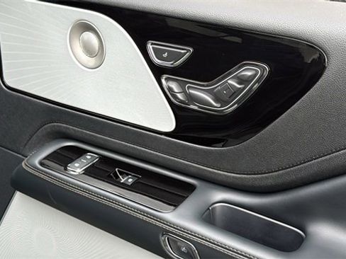 New 2026 Lincoln Aviator Reserve image 9