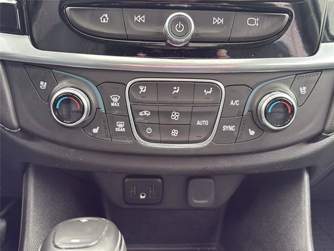 Used 2019 Chevrolet Traverse High Country AWD/4WD image 17