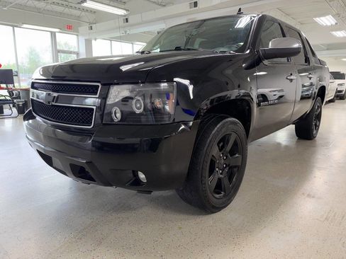 Used 2012 Chevrolet Avalanche LT AWD/4WD image 3