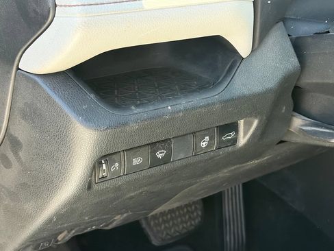 Used 2019 Toyota RAV4 XLE Premium w/ Cold Weather Package AWD/4WD image 7