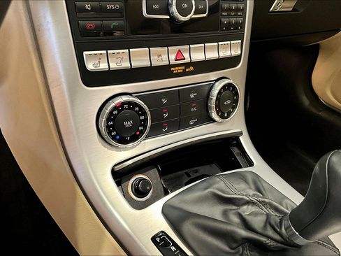 Used 2014 Mercedes-Benz SLK 250 image 14