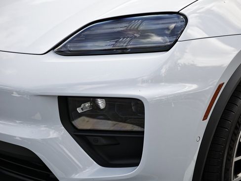 New 2025 Porsche Macan Electric image 9