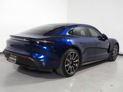 Used 2022 Porsche Taycan image 6