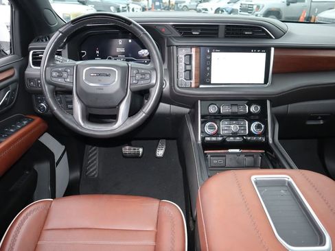 Used 2023 GMC Yukon XL Denali Ultimate image 13