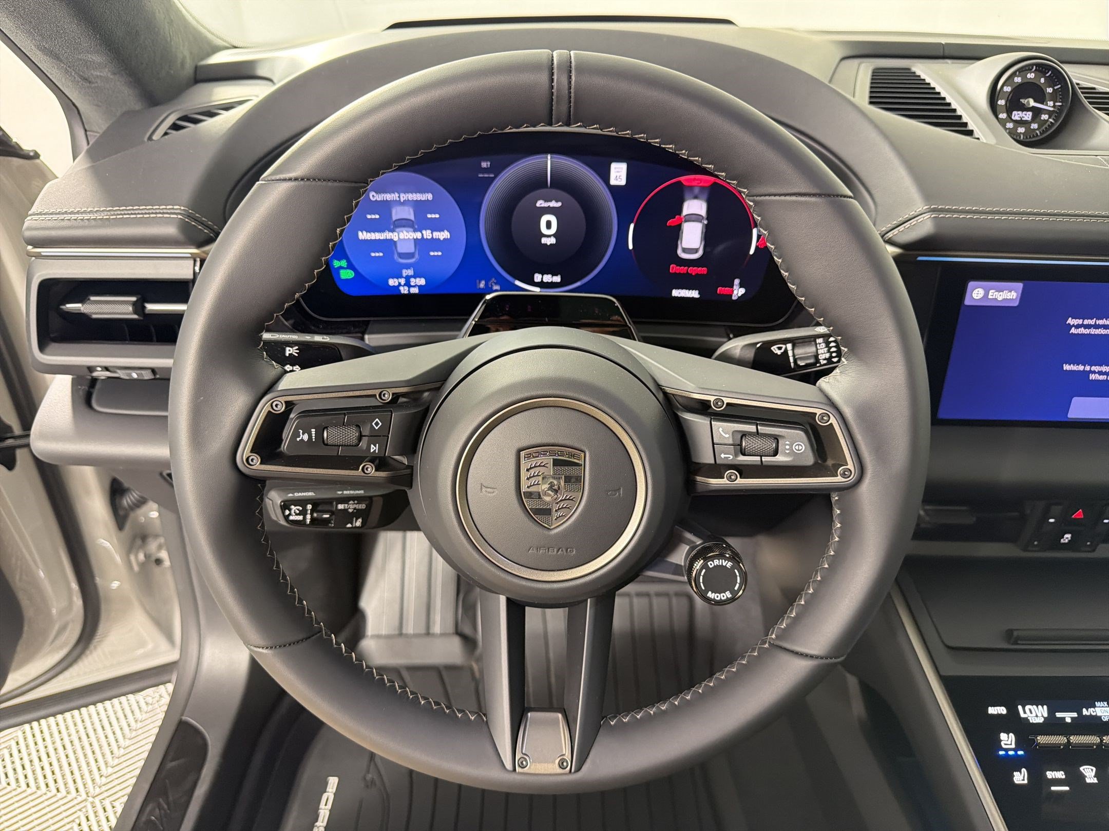 Used 2026 Porsche Macan Turbo Electric AWD/4WD image 18