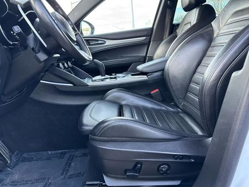 Used 2022 Alfa Romeo Stelvio Veloce image 23