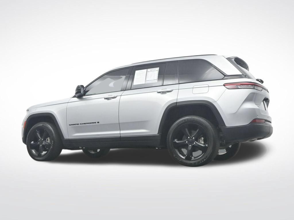 Used 2024 Jeep Grand Cherokee Altitude RWD image 48