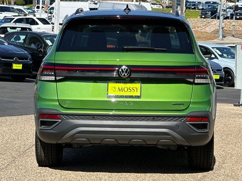New 2025 Volkswagen Taos SE image 5