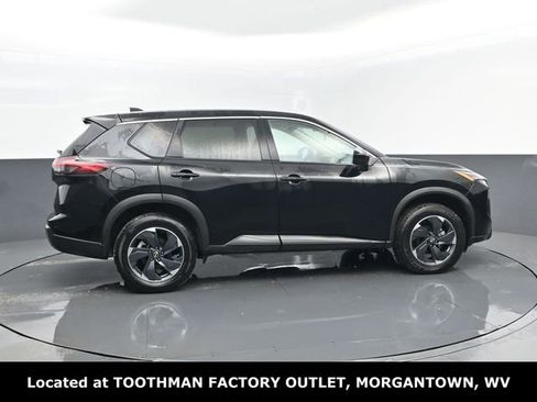 Used 2025 Nissan Rogue SV image 4