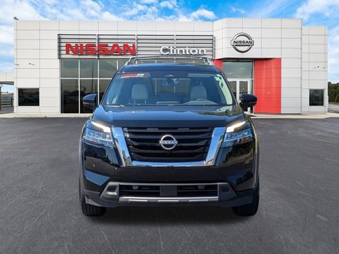 Certified 2024 Nissan Pathfinder SL image 8