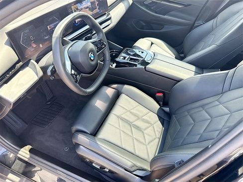 Used 2024 BMW 530i w/ Premium Package image 25