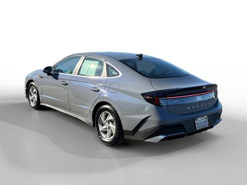 Certified 2025 Hyundai Sonata SE image 3