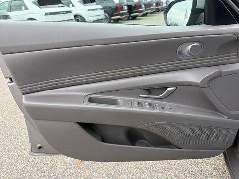 Used 2023 Hyundai Elantra SEL w/ Convenience Package image 12