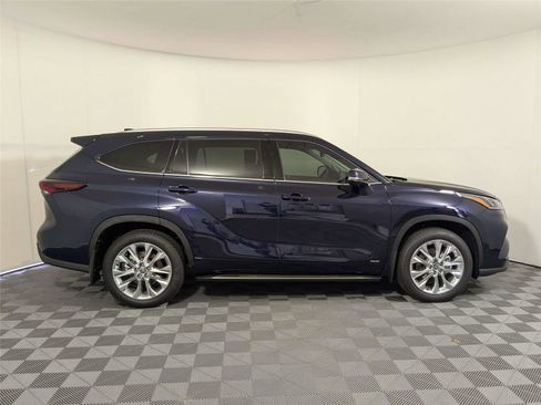 New 2026 Toyota Highlander Limited image 4