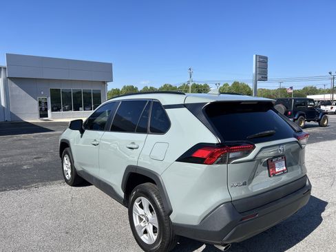 Used 2020 Toyota RAV4 XLE image 5