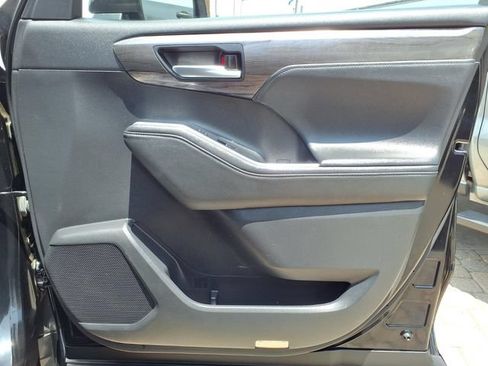 Used 2023 Toyota Highlander Platinum AWD/4WD image 27