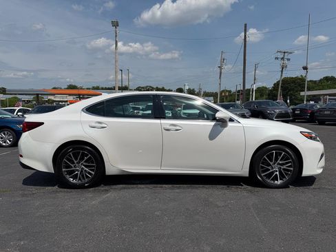 Used 2017 Lexus ES 350 w/ Navigation System Package FWD image 4