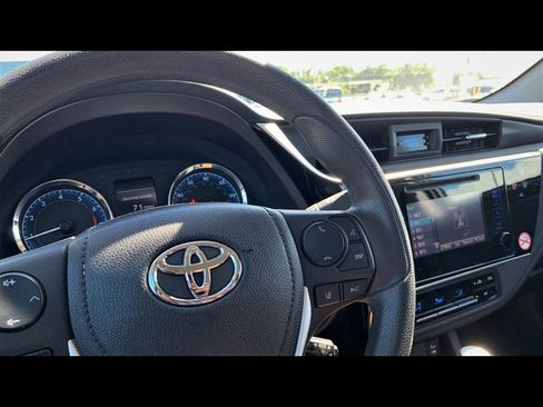 Used 2017 Toyota Corolla LE FWD image 9