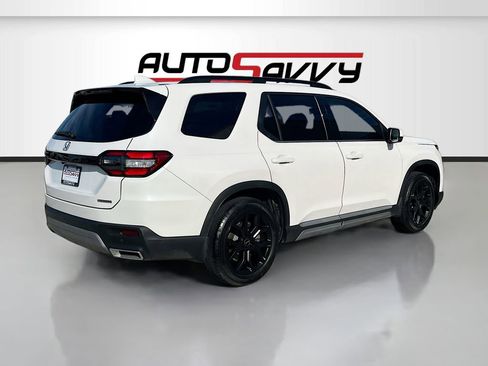 Used 2024 Honda Pilot Touring image 7
