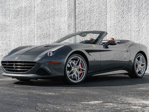 Used 2015 Ferrari California T image 17