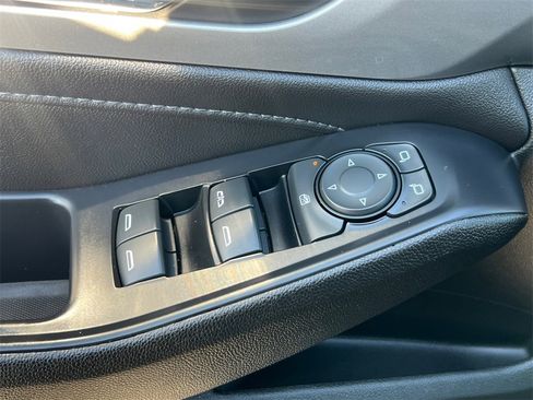 Used 2022 Chevrolet Traverse LT image 18