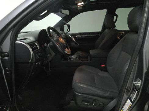 Used 2023 Lexus GX 460 Premium w/ Premium Package image 7