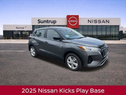 New 2025 Nissan Kicks Play S