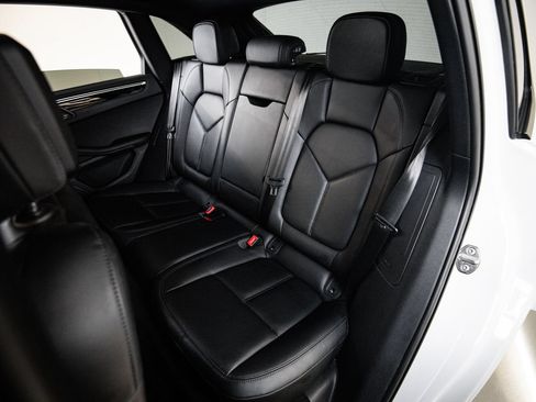 Certified 2023 Porsche Macan AWD/4WD image 24