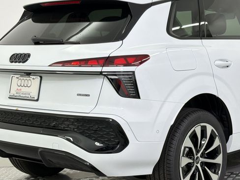 New 2026 Audi Q3 quattro 2.0T AWD/4WD image 23