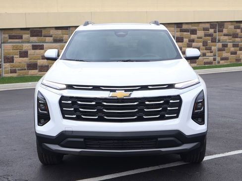 New 2026 Chevrolet Equinox LT w/ Convenience Package II FWD image 2