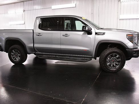 Used 2025 GMC Sierra 1500 AT4X image 8